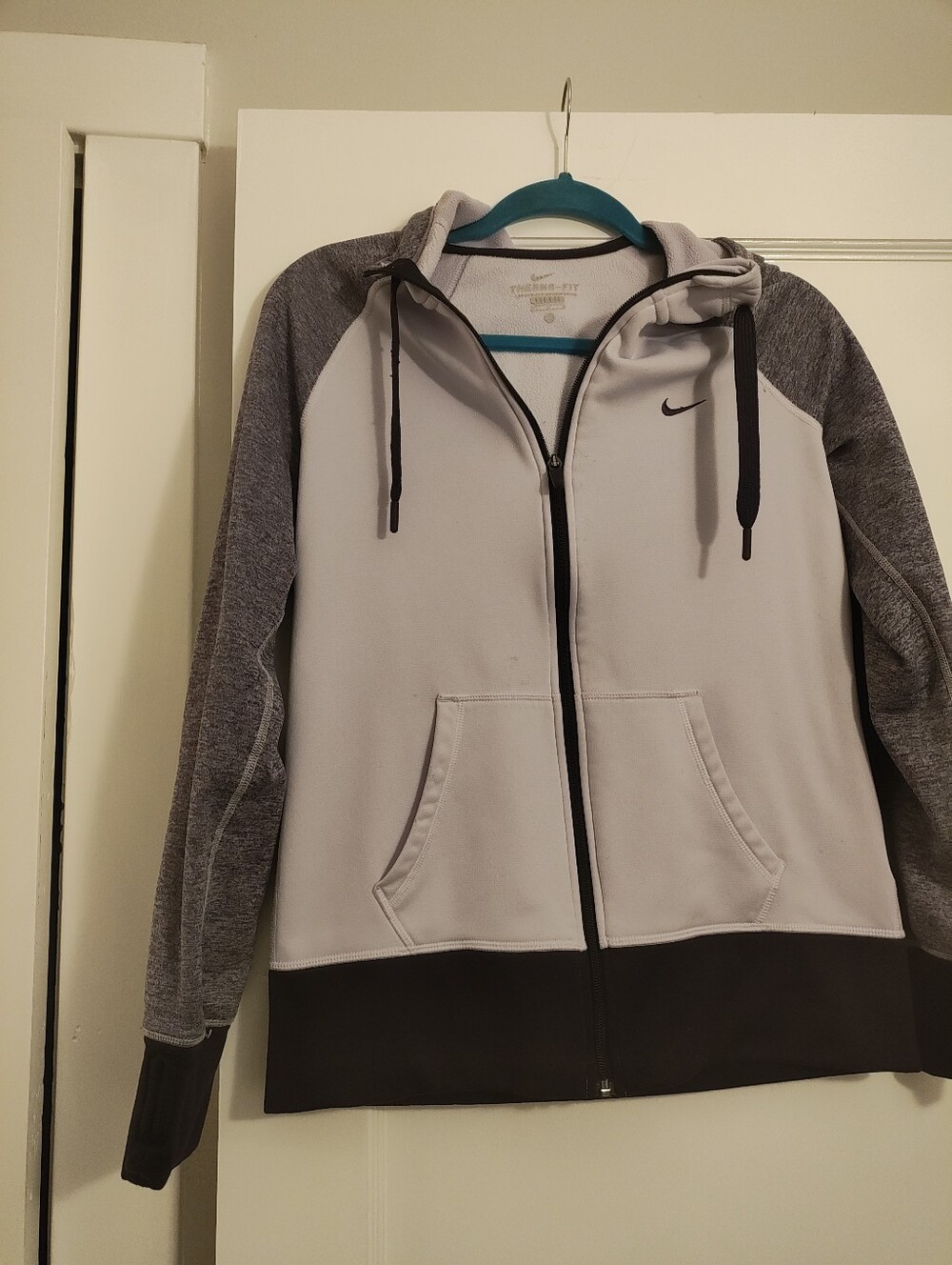 Nike Therma-FIT Women’s Medium Full Zip Fleece Hoodie Gray White Black